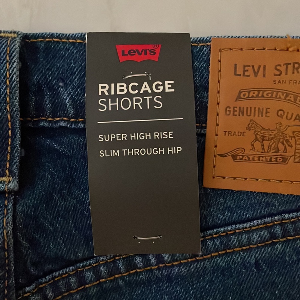 LEVI’S Ribcage Short - Picture 3 of 4